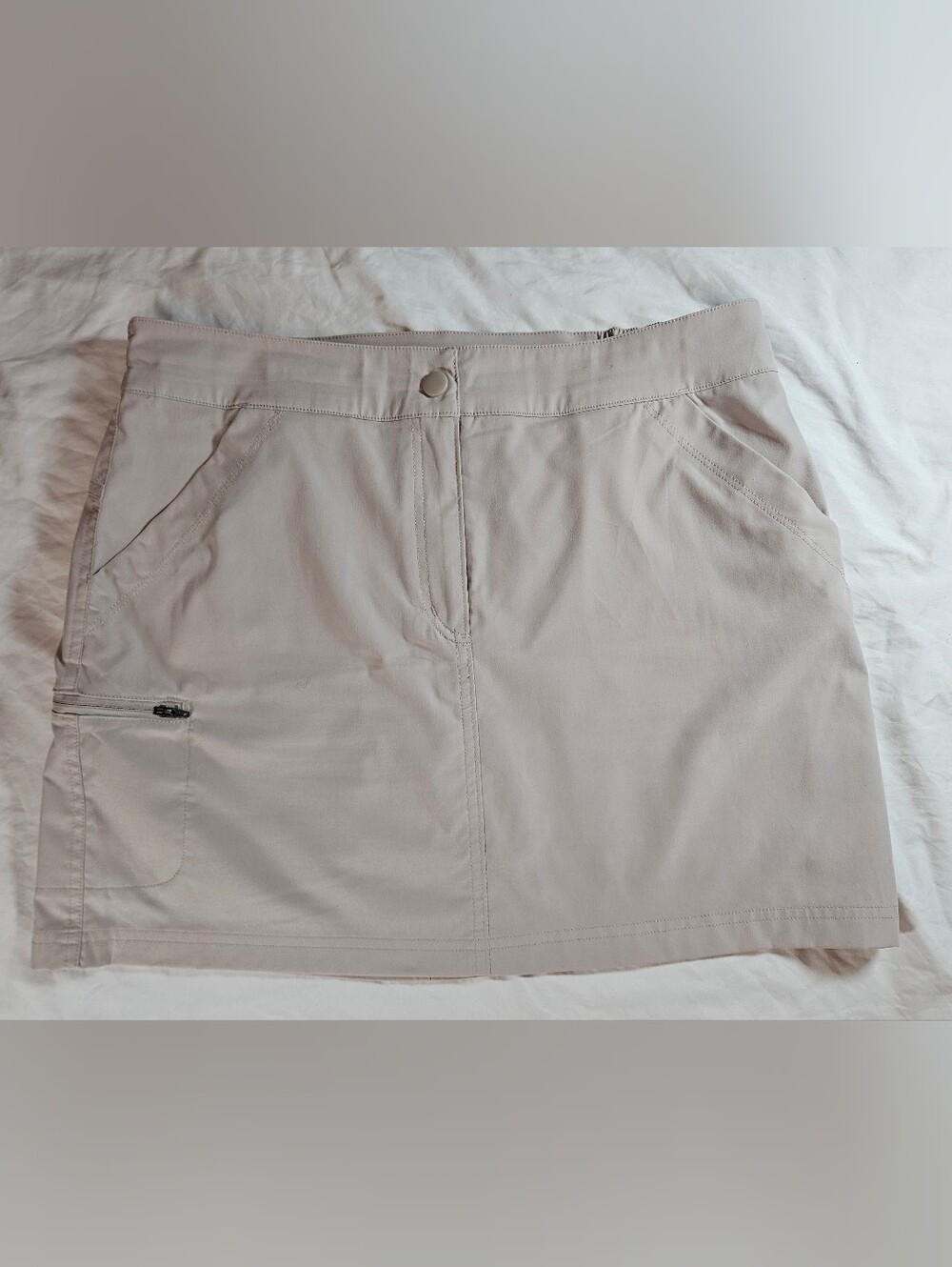 32 Degree Cool Womens Cream Cargo Pocket Mini Button & Zip Fly Skort Size Medium